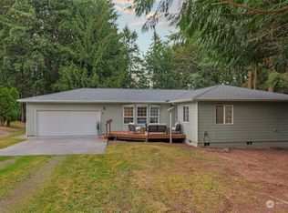 8 Cypress Ln, Camano Island, WA