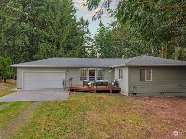 8 Cypress Ln, Camano Island, WA 98282