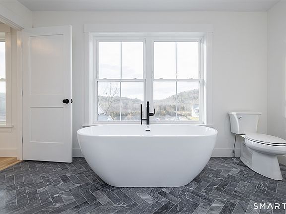 4th image of 84 Lum Lot Road