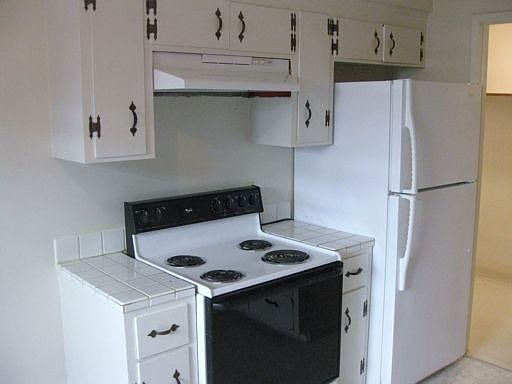 4th image of 715 Reseda Dr APT 2