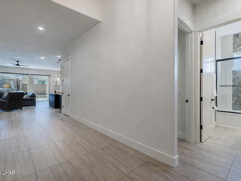 1631 E Laurel Dr — Photo 23