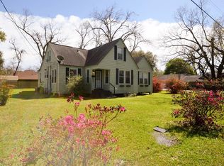 6200 Jackson St, Groves, TX 77619