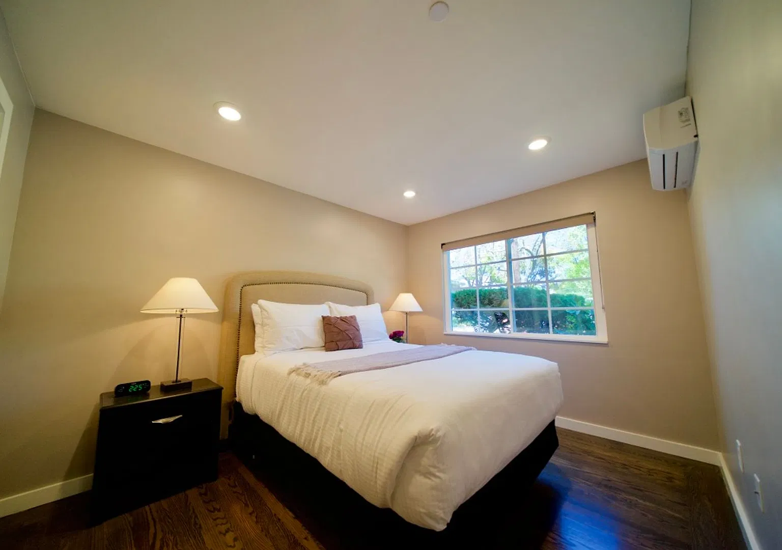 675 University Dr — Photo 4