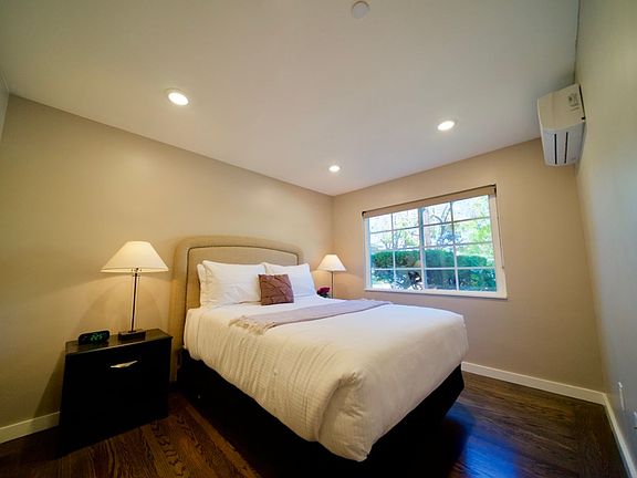 4th image of 675 University Dr APT 1