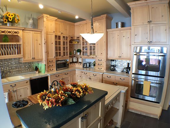 Large gourmet kitchen