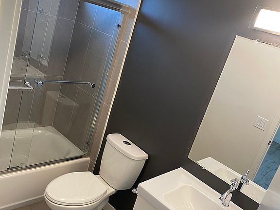 2nd image of 14153 Victory Blvd #201