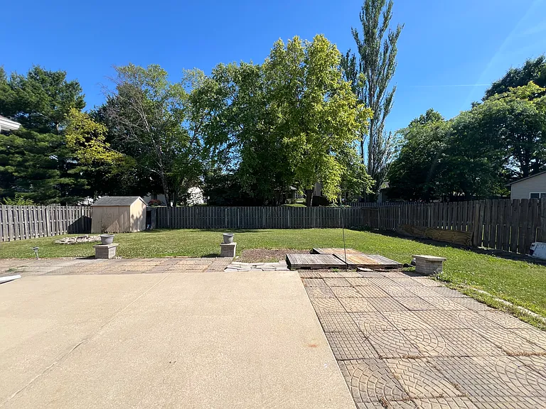 1004 Monarch Dr — Photo 40