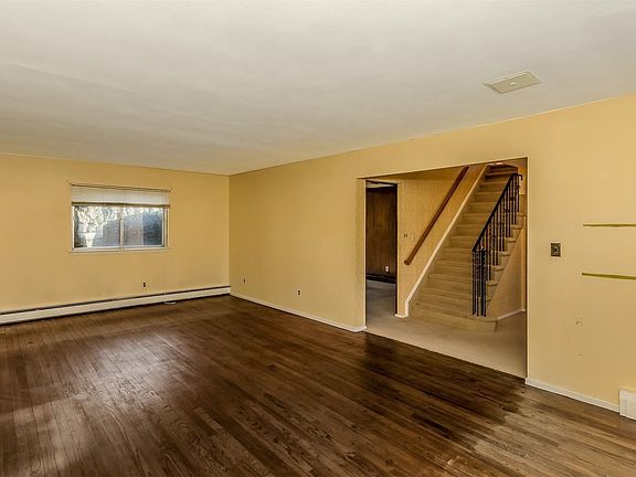 4th image of 3 Rosemont Ct