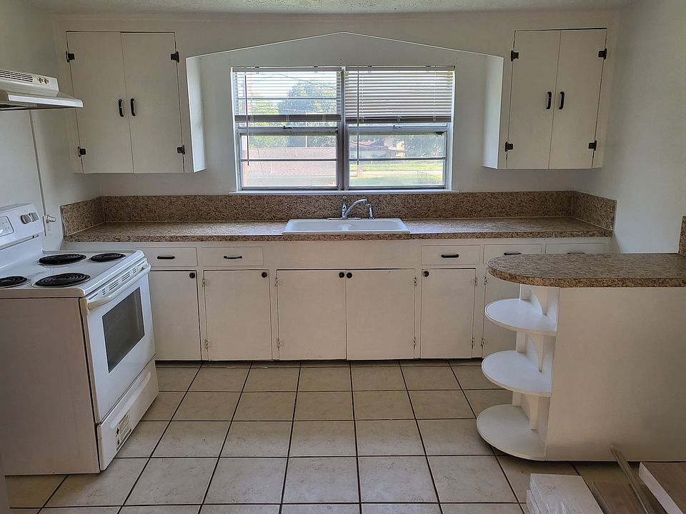 1st image of 809 Avenue H Unit A