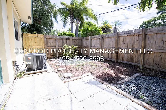 835 SW 4th St #1 — Photo 10
