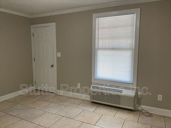3rd image of 409 N Poplar St Unit C