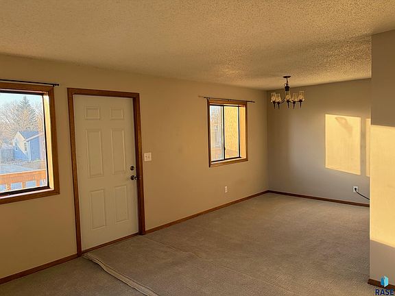 4th image of 900 N Kiwanis Ave
