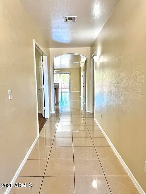 4 bed, 2.0 bath, 1672 sqft, $2,000 — Photo 2