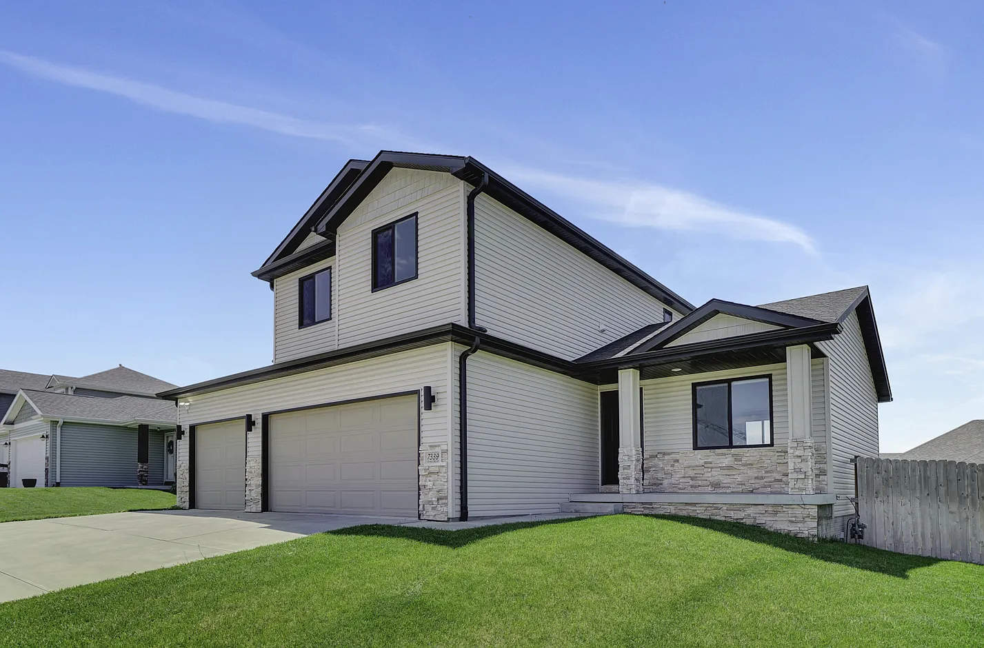 4 bed, 3.5 bath, 2186 sqft, $3,200 — Photo 1
