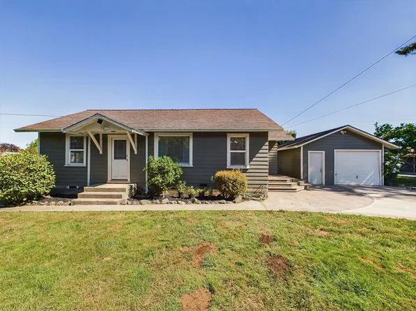 1513 Railroad Dr, McKinleyville, CA 95519