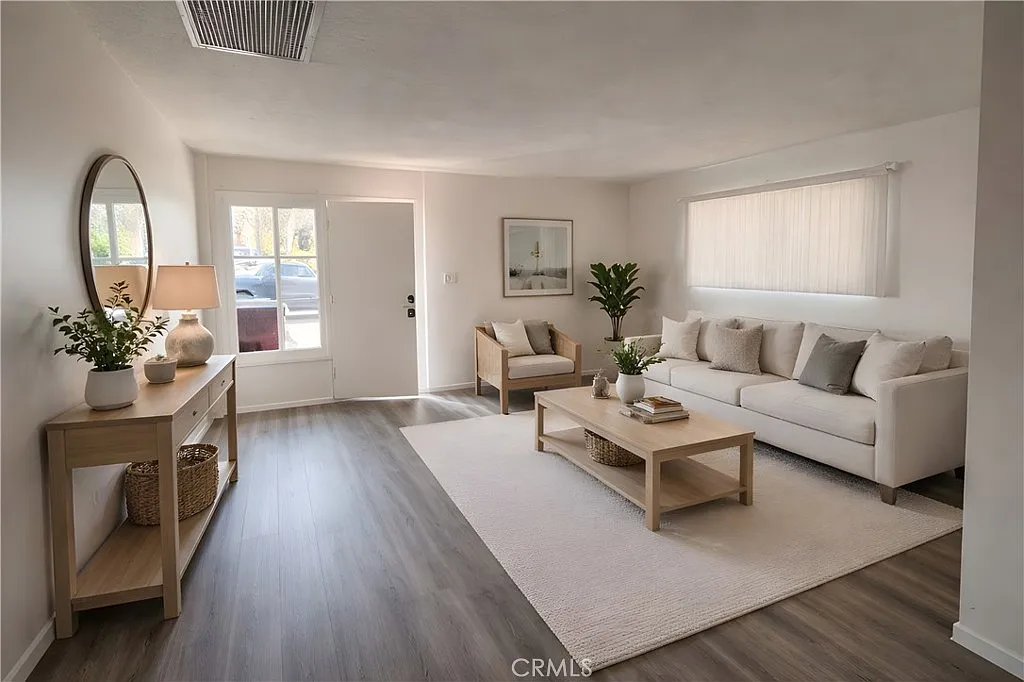 2 bed, 1.5 bath, 1000 sqft, $1,995 — Photo 1