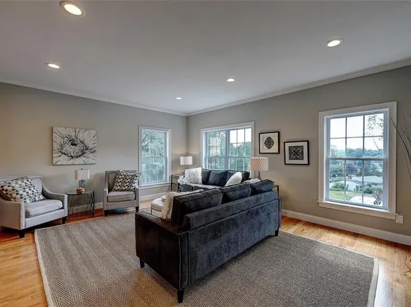 1303 Hunting Hill Dr, Cumberland, RI 02864