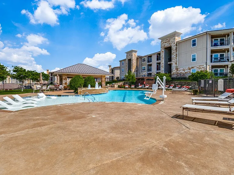 Residence at Gateway Village — Photo 20