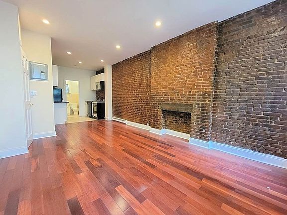 3rd image of 421 W 56th St #2Z