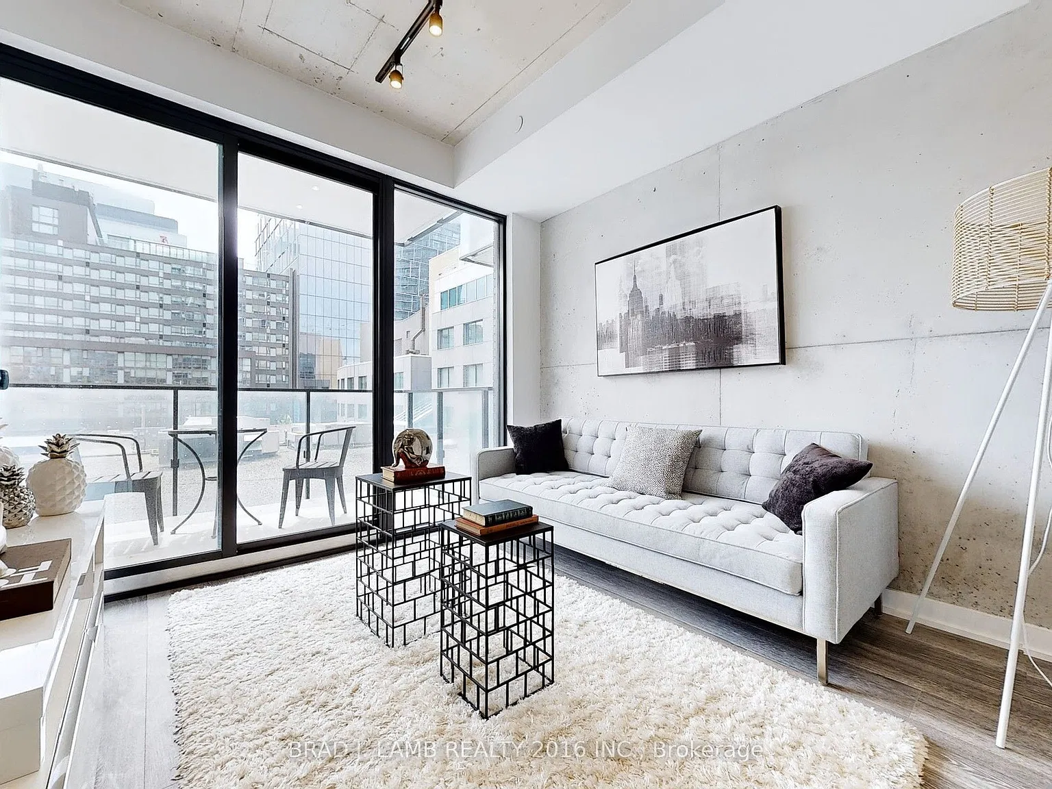 East 55 — Photo 4