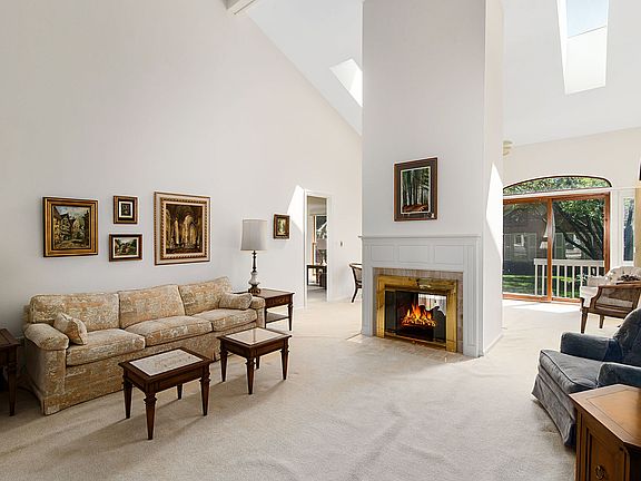 5th image of 2184 N Lake Shore Cir