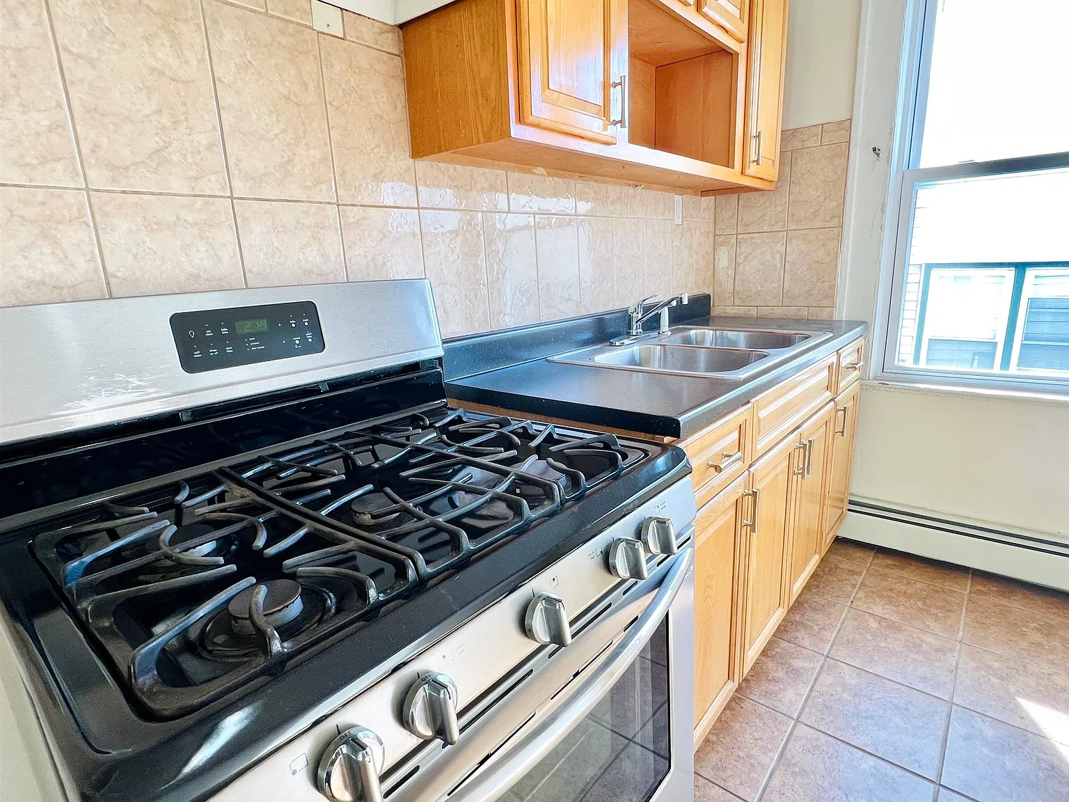 3 bed, 1.0 bath, $2,200 — Photo 1