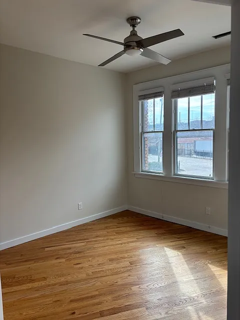 3929 spring grove — Photo 4