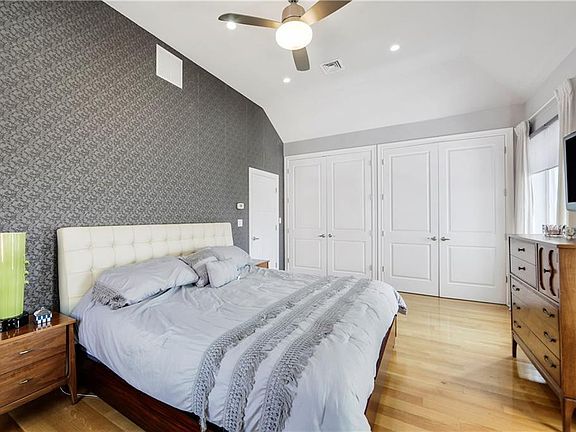 3rd image of 4030 Surf Ave #1
