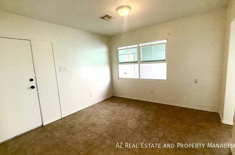 1505 N 15th Ave — Photo 4