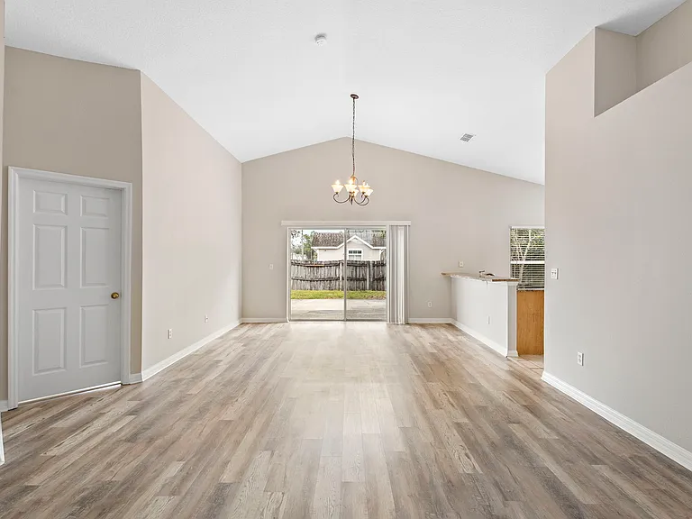 1911 Colonial Woods Blvd — Photo 3