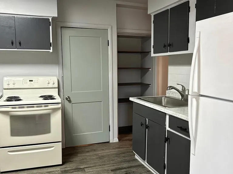 2712 N Park Rd — Photo 2
