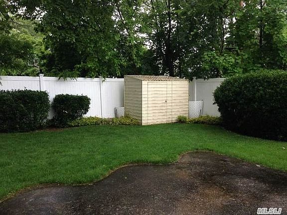 2nd image of 560 Nassau Blvd