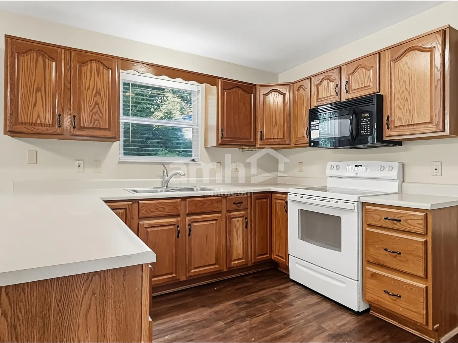 4 bed, 2.5 bath, 2607 sqft, $2,630 — Photo 3