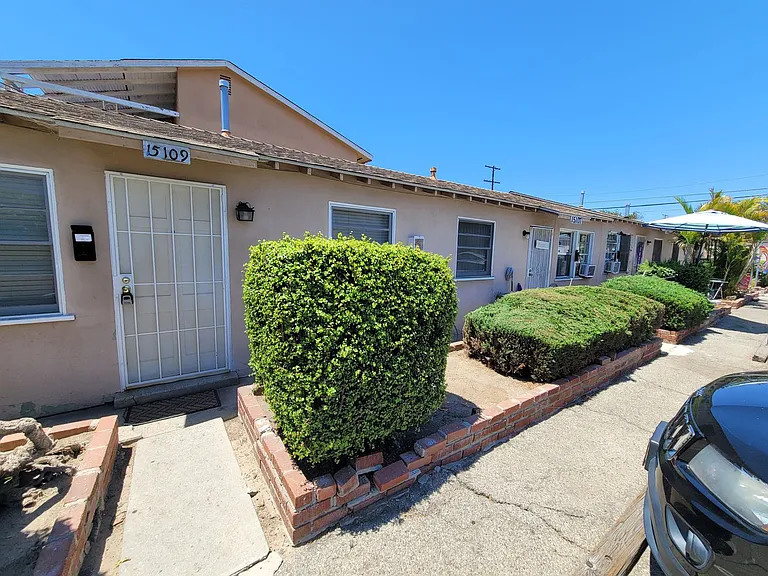 1900 Marine Avenue 15103 St — Photo 2