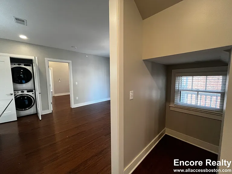 383 Harvard St — Photo 7