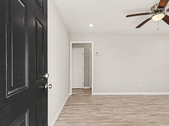 4th image of 2117 Blayton Ln SE