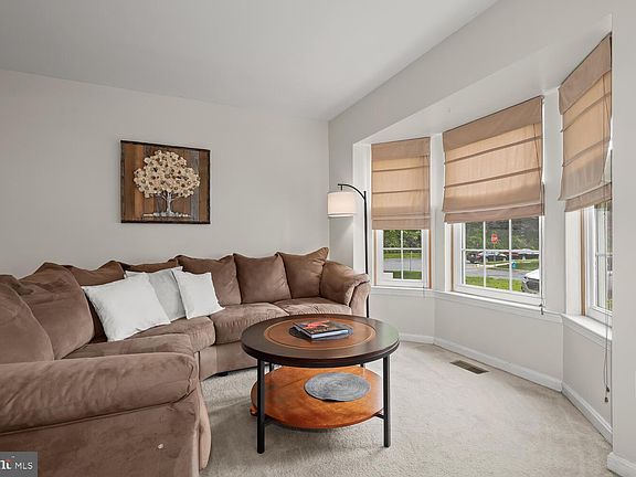 4th image of 703 Orley Pl