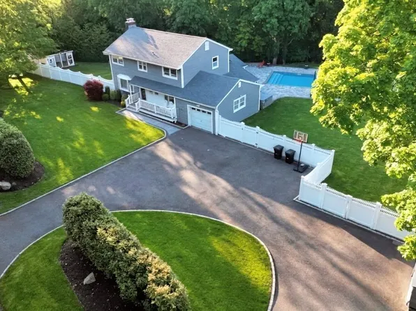 522 Moriches Road, Saint James, NY 11780