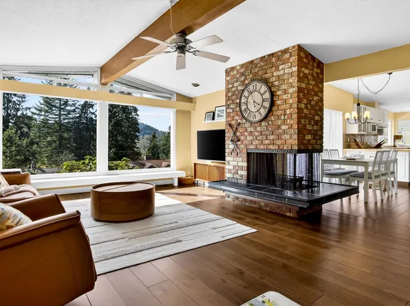 981 Kinsac St, Coquitlam, BC V3J 4T8