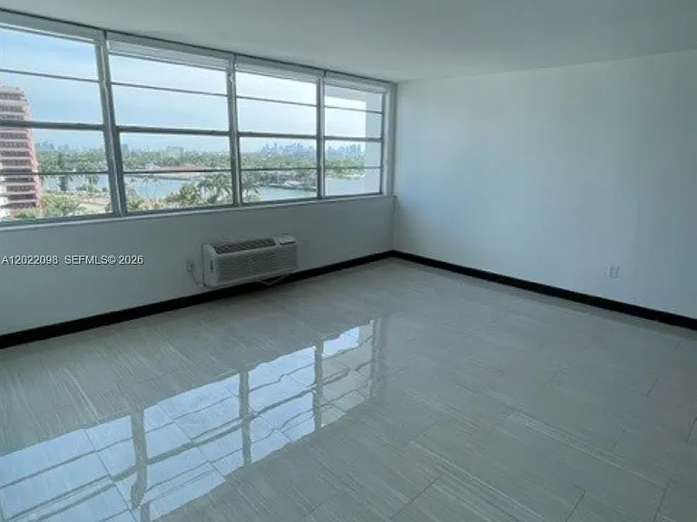 5313 Collins Ave #1004 — Photo 8