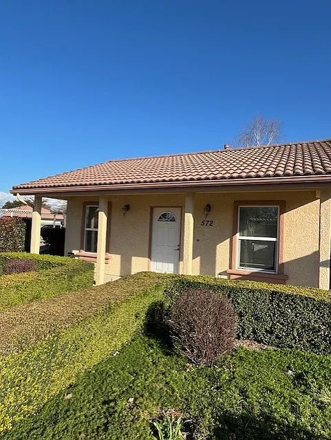 Building Photo - 572 N Ferrocarril Rd