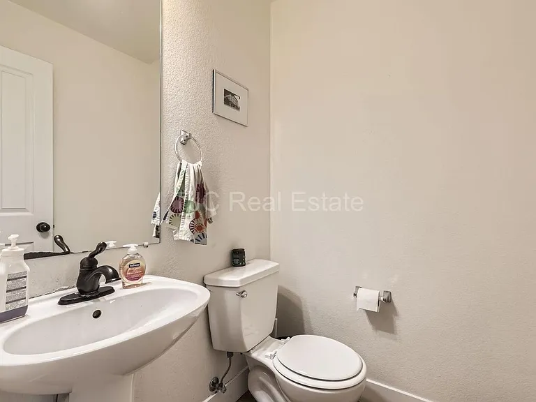 3381 Xenia St — Photo 11