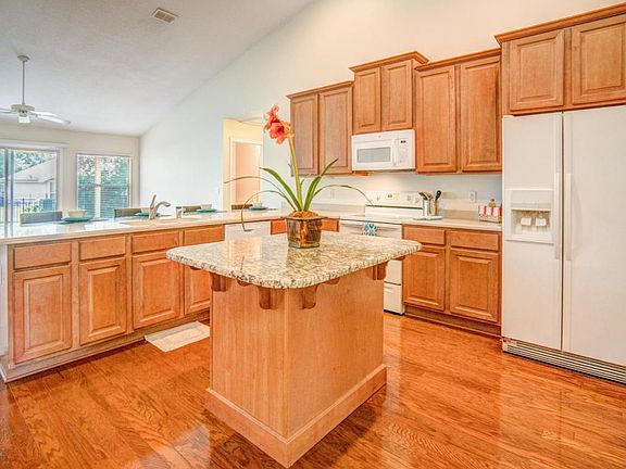 2nd image of 1070 Garrison Dr