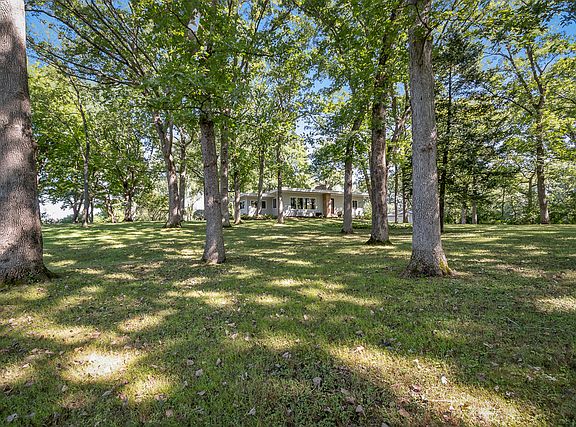 5th image of 1S200 White Oak Dr