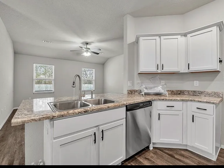 1170 S Kingfisher Ln — Photo 5