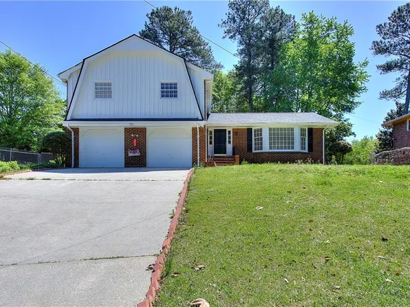 909 Holly Hedge Rd, Stone Mountain, GA 30083
