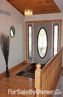 FRONT ENTRYWAY/FOYER