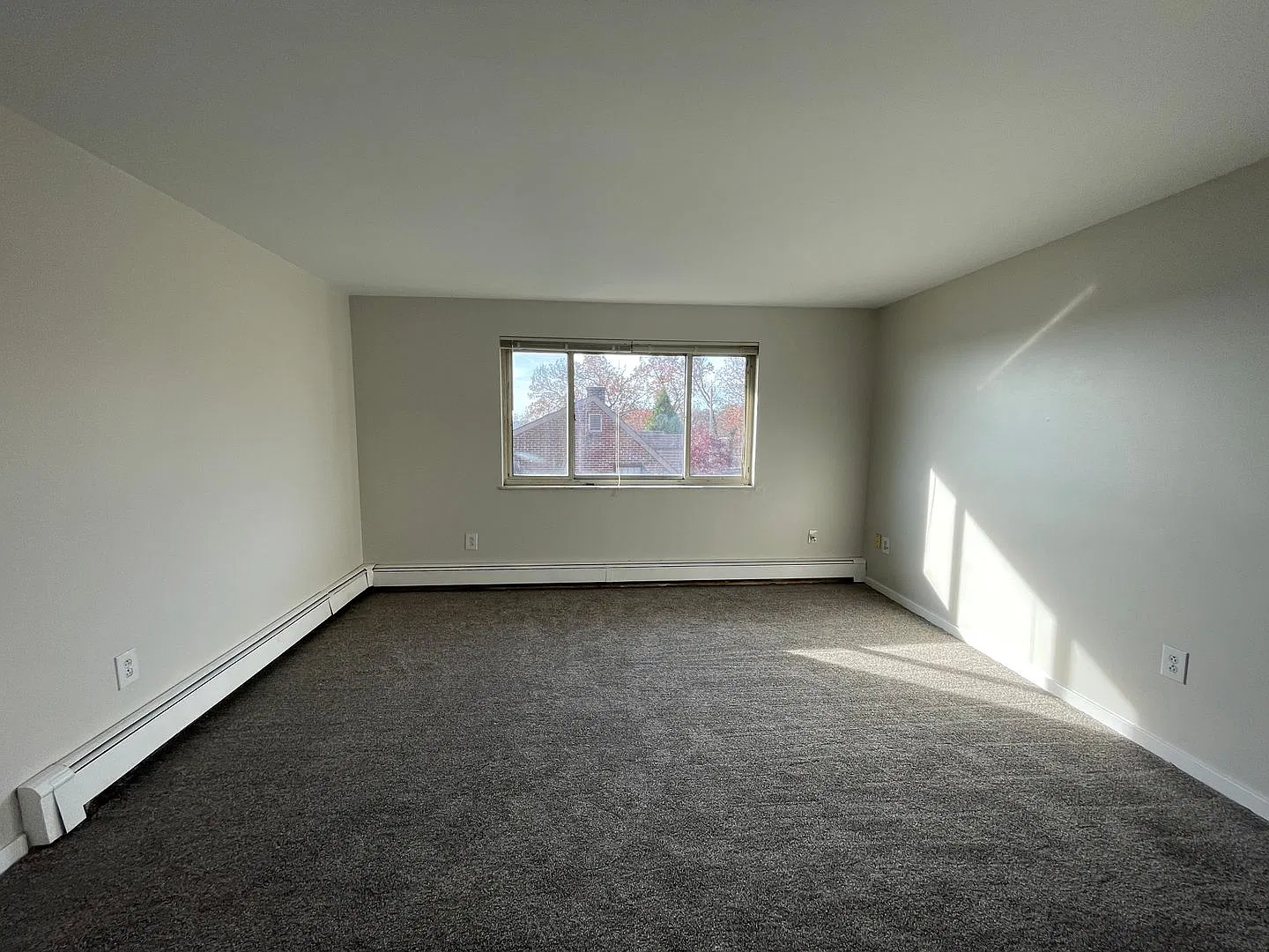 616 City View Ave - (06207) — Photo 3