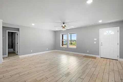 3 bed, 1425 sqft, $2,300 — Photo 2