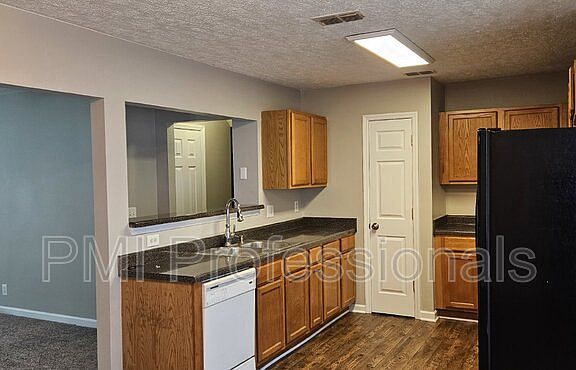 4th image of 5046 Santana St
